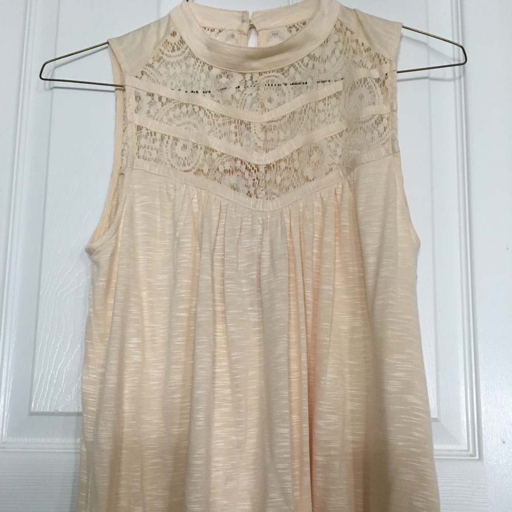 NWT EVEREVE boutique skies are blue lace top